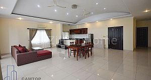 SPACIOUS 3 BEDROOMS PENTHOUSE APARTMENT FOR RENT IN TONLE BASSAC AREA CLOSE TO INDEPENDENCE MONUMENT
